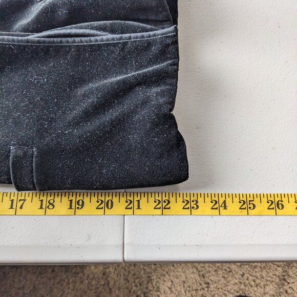 Vintage GAP black velvet blazer, circa 2005, slightly cropped - Picture 7 of 9